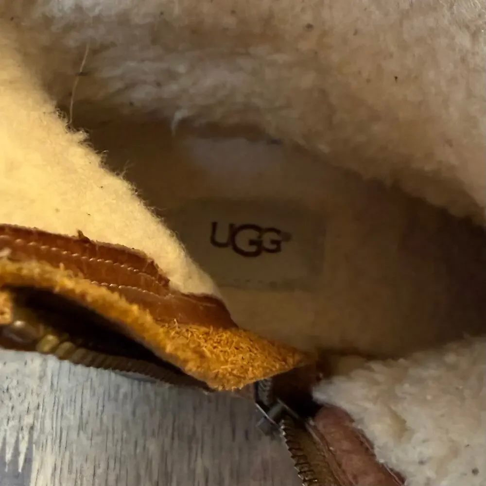 UGG Australia Blayre II Boot Heel Shearling Winter Chestnut Brown Women’s Sz 9